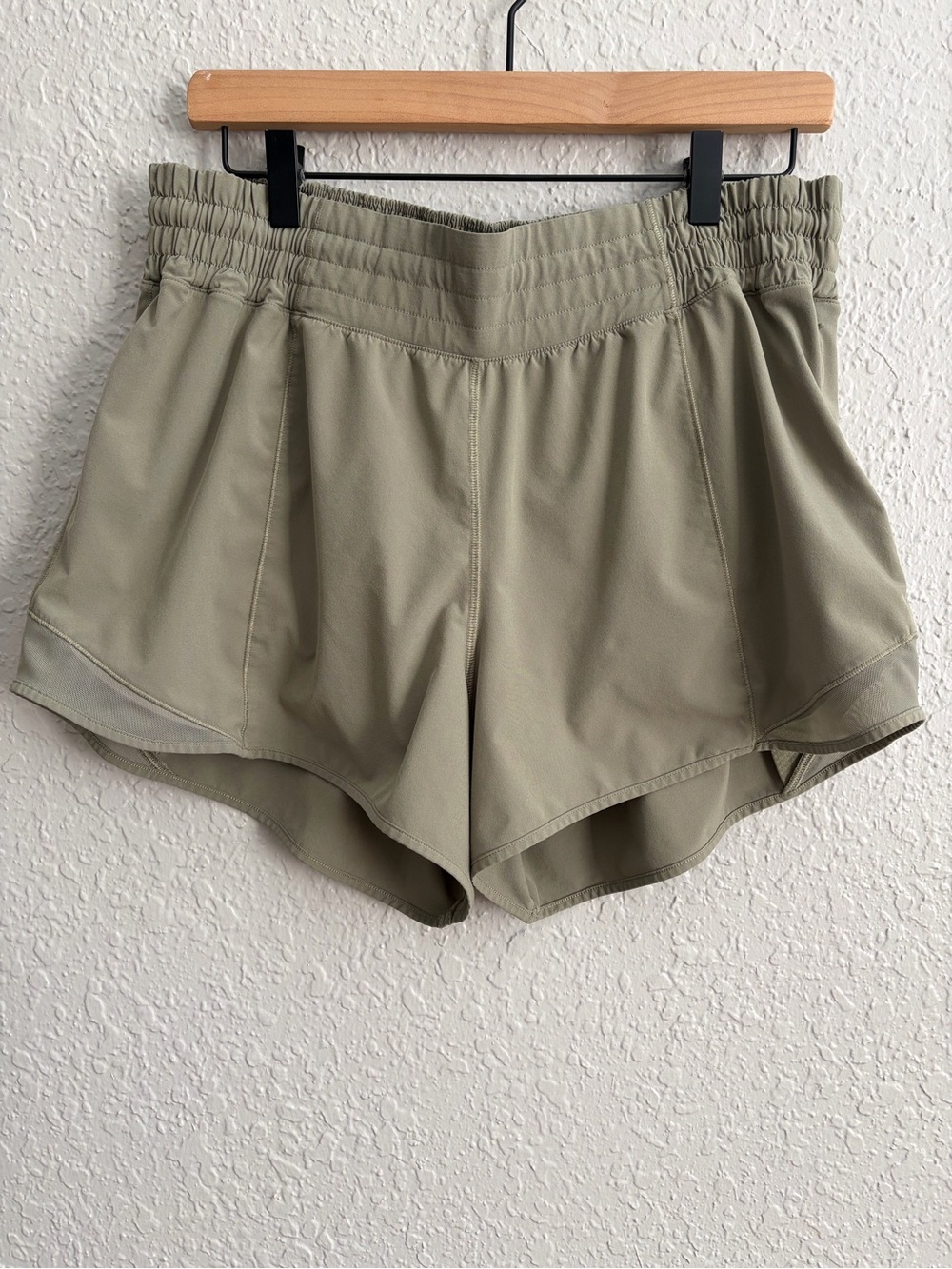 Lululemon Hotty Hot High-Rise Lined Short 4"